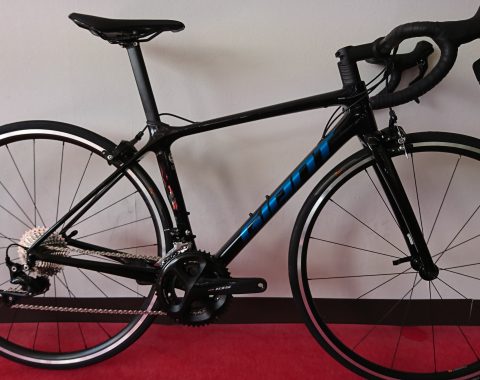 GIANT TCR ADVANCED2 KOMサムネイル